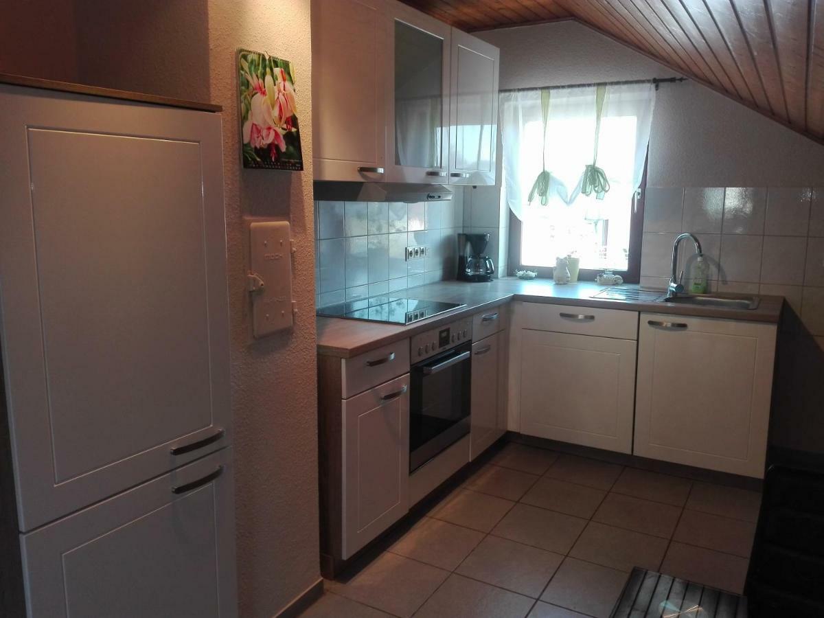 Obere Ferienwohnung Asshoff Zwischen Odenwald, Taubertal Und Bauland Berolzheim Exterior photo
