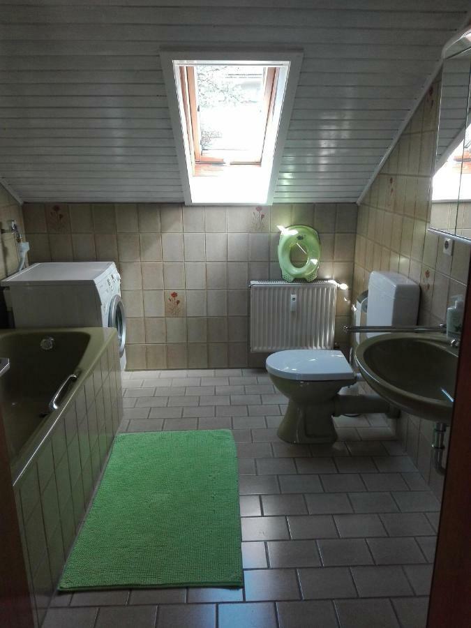 Obere Ferienwohnung Asshoff Zwischen Odenwald, Taubertal Und Bauland Berolzheim Exterior photo